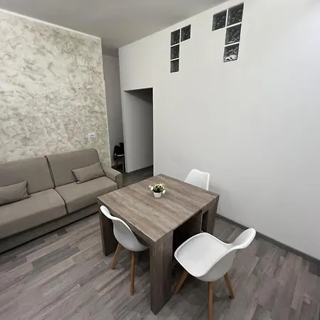 Vincent House Apartment *